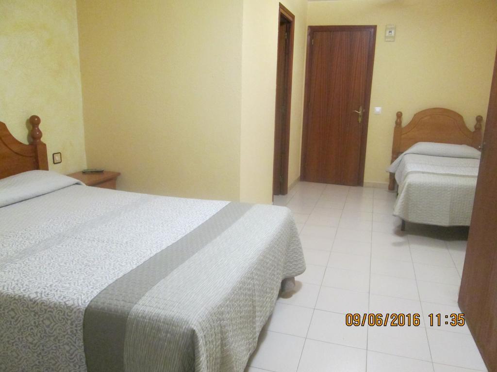 Hotel Pensio L'Avi Pep à Saus Extérieur photo